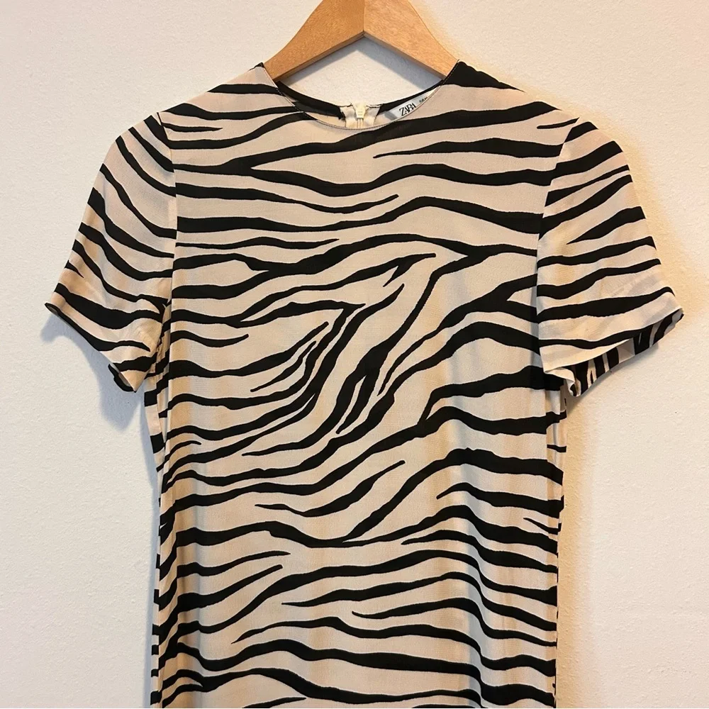Zara XSmall Women’s Black Zebra Print Crewneck Zipper Midi Dress - Picture 4 of 10